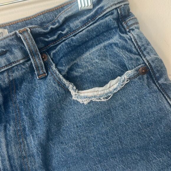 Abercrombie & Fitch The '90, Relaxed Cutoff Short
High Rise 30/10 - Picture 2 of 6